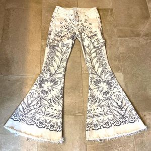 Free People bell bottom jeans. Cream off white w floral pattern 5 pocket size 27